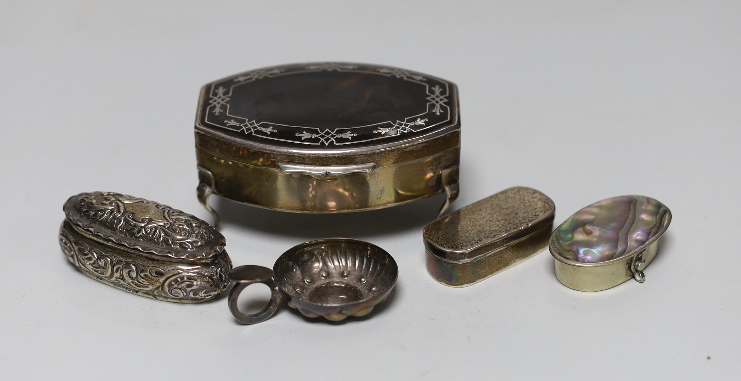A George V silver and tortoiseshell mounted trinket box, Chester, 1915, 79cm, a late Victorian repousse box, a French taste vin and two later pill boxes.